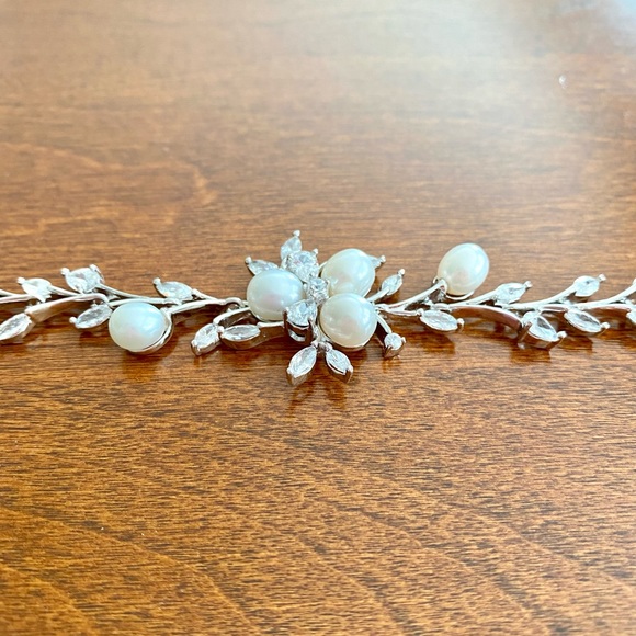 Bridal/Evening Formal Jewelry Bracelet/Earrings Set - Picture 7 of 9